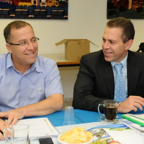 ביקור עבודה השר ארדן וחנוכת מרכז מוצרי יד שנייה 