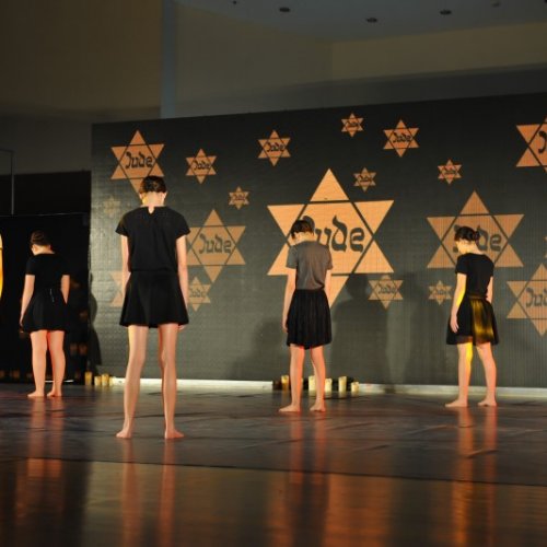 טקס יום הזיכרון לשואה ולגבורה תשע