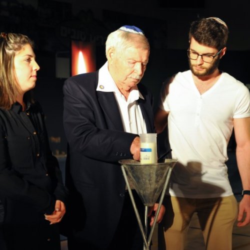 טקס יום הזיכרון לשואה ולגבורה תשע