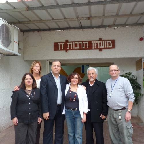הדלקת נרות ברחבת העירייה ובמועדון דן