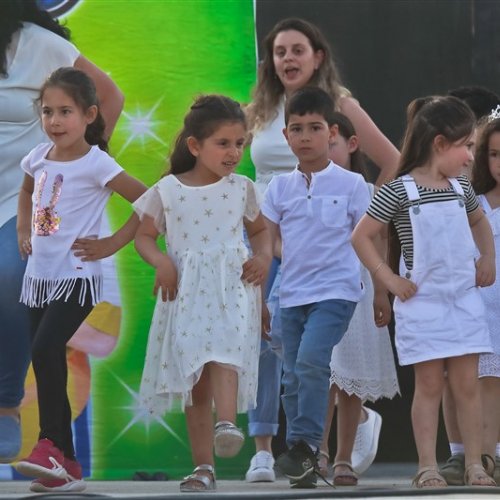 ילדי הגנים חוגגים עצמאות 71 למדינת ישראל