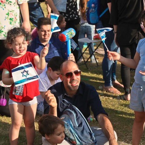 ילדי הגנים חוגגים עצמאות 71 למדינת ישראל