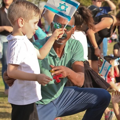 ילדי הגנים חוגגים עצמאות 71 למדינת ישראל