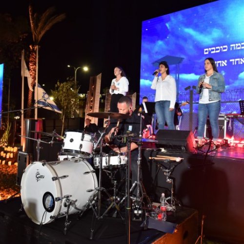 הנוער זוכר ושר - עילי בוטנר וילדי החוץ 