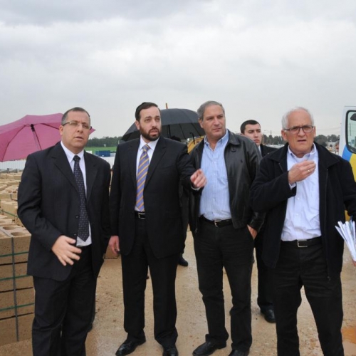 ביקור השר אטיאס - שר הבינוי והשיכון בקרית ביאליק