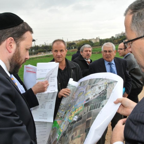 ביקור השר אטיאס - שר הבינוי והשיכון בקרית ביאליק