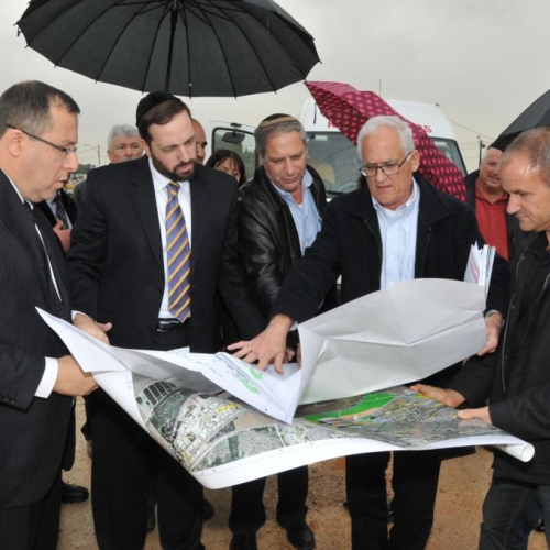 ביקור השר אטיאס - שר הבינוי והשיכון בקרית ביאליק