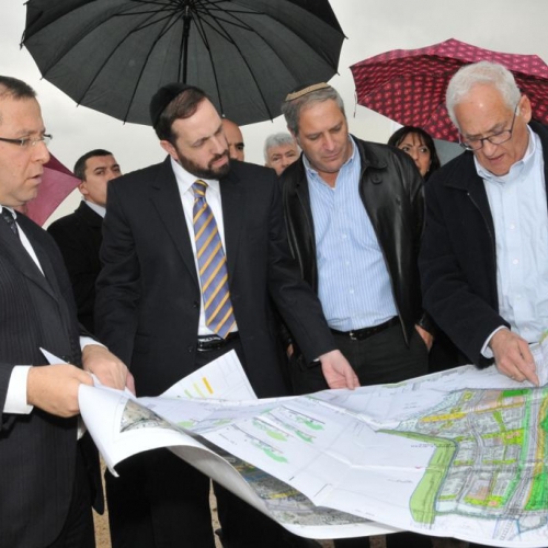 ביקור השר אטיאס - שר הבינוי והשיכון בקרית ביאליק