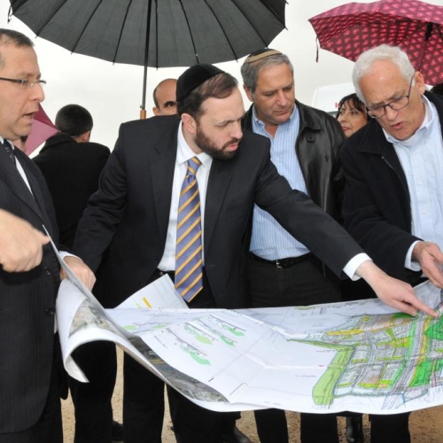 ביקור השר אטיאס - שר הבינוי והשיכון בקרית ביאליק