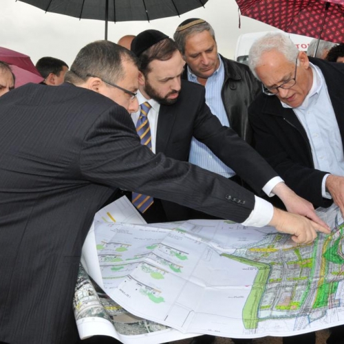 ביקור השר אטיאס - שר הבינוי והשיכון בקרית ביאליק