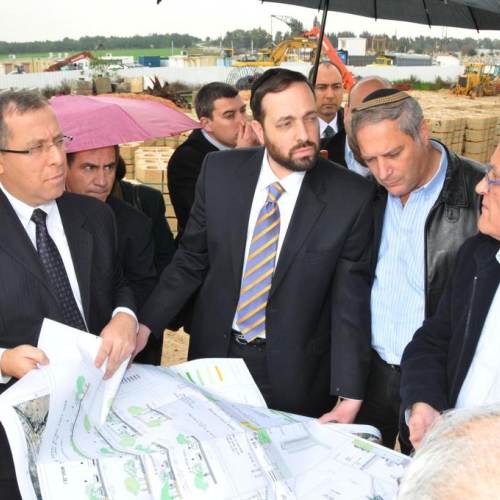 ביקור השר אטיאס - שר הבינוי והשיכון בקרית ביאליק