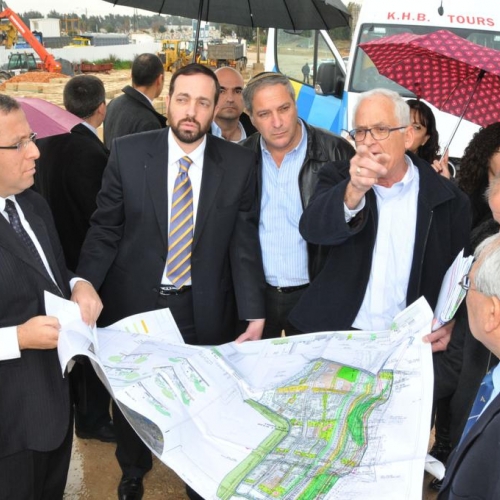 ביקור השר אטיאס - שר הבינוי והשיכון בקרית ביאליק