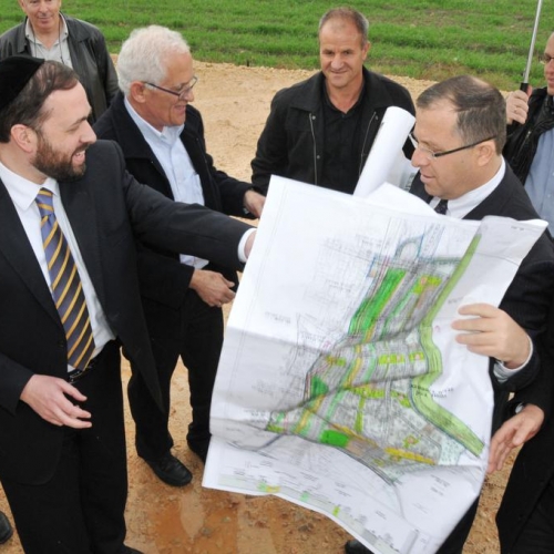 ביקור השר אטיאס - שר הבינוי והשיכון בקרית ביאליק
