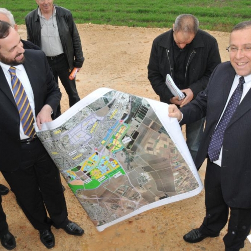 ביקור השר אטיאס - שר הבינוי והשיכון בקרית ביאליק