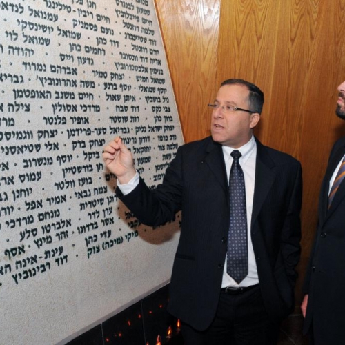ביקור השר אטיאס - שר הבינוי והשיכון בקרית ביאליק