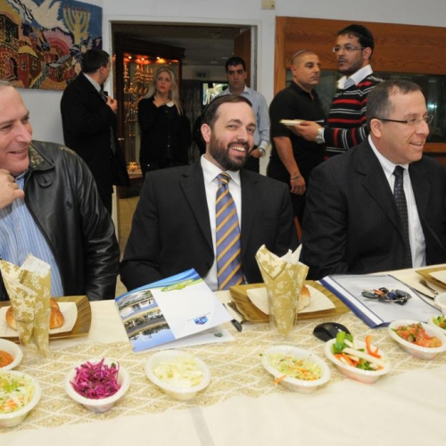 ביקור השר אטיאס - שר הבינוי והשיכון בקרית ביאליק