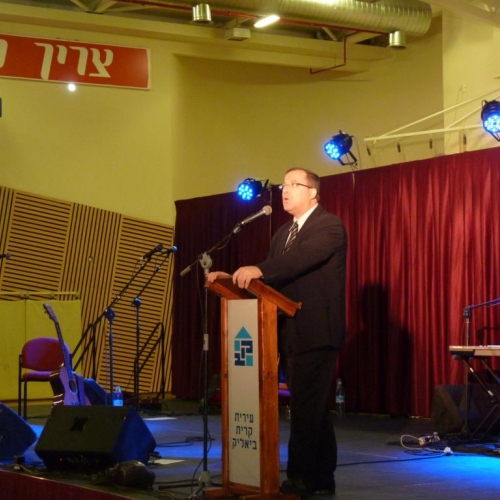 ערב לאזרחים הותיקים - מופע חנן יובל וג'קי לוי - קרית ביאליק