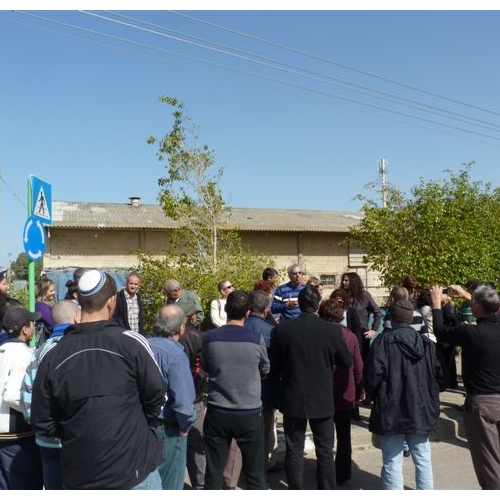 נטיעות באזור התעשייה בקרית ביאליק