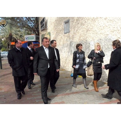 תמונות משלחת מהעיר זסטפוני בגיאורגיה בביקור בנקודת המשטרה בקרית ביאליק