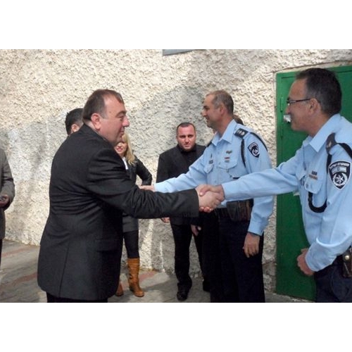 תמונות משלחת מהעיר זסטפוני בגיאורגיה בביקור בנקודת המשטרה בקרית ביאליק