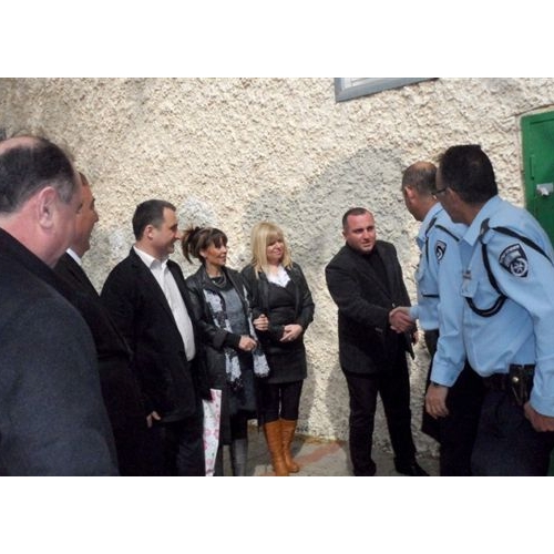 תמונות משלחת מהעיר זסטפוני בגיאורגיה בביקור בנקודת המשטרה בקרית ביאליק