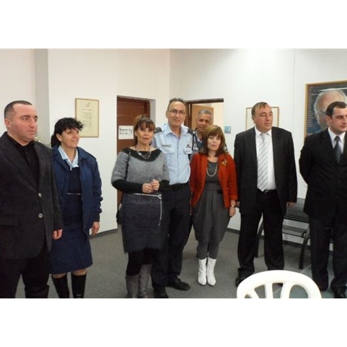 תמונות משלחת מהעיר זסטפוני בגיאורגיה בביקור בנקודת המשטרה בקרית ביאליק