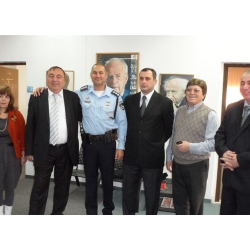 תמונות משלחת מהעיר זסטפוני בגיאורגיה בביקור בנקודת המשטרה בקרית ביאליק
