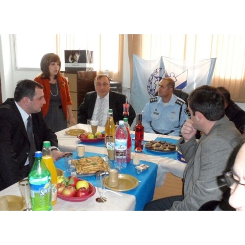 תמונות משלחת מהעיר זסטפוני בגיאורגיה בביקור בנקודת המשטרה בקרית ביאליק