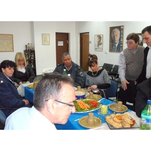 תמונות משלחת מהעיר זסטפוני בגיאורגיה בביקור בנקודת המשטרה בקרית ביאליק
