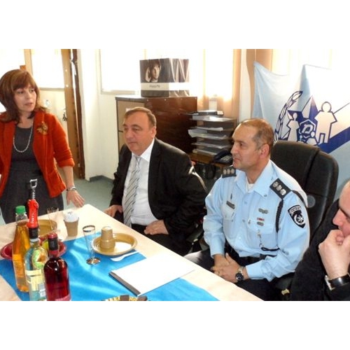 תמונות משלחת מהעיר זסטפוני בגיאורגיה בביקור בנקודת המשטרה בקרית ביאליק