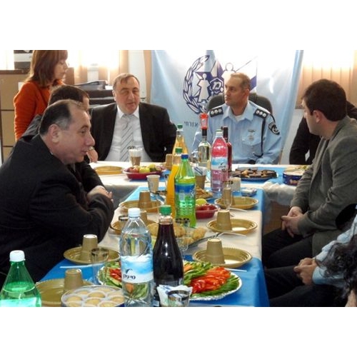 תמונות משלחת מהעיר זסטפוני בגיאורגיה בביקור בנקודת המשטרה בקרית ביאליק