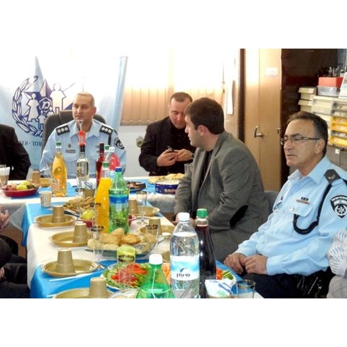 תמונות משלחת מהעיר זסטפוני בגיאורגיה בביקור בנקודת המשטרה בקרית ביאליק