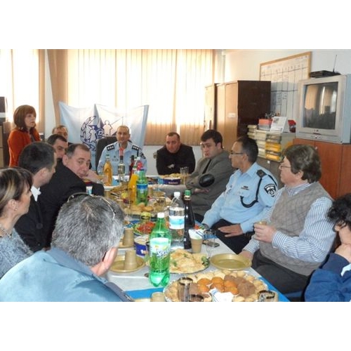 תמונות משלחת מהעיר זסטפוני בגיאורגיה בביקור בנקודת המשטרה בקרית ביאליק