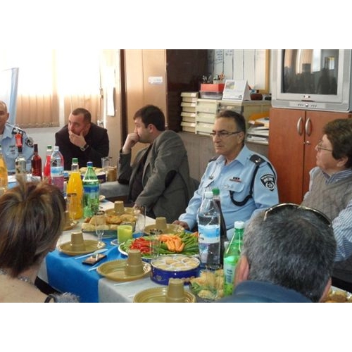 תמונות משלחת מהעיר זסטפוני בגיאורגיה בביקור בנקודת המשטרה בקרית ביאליק