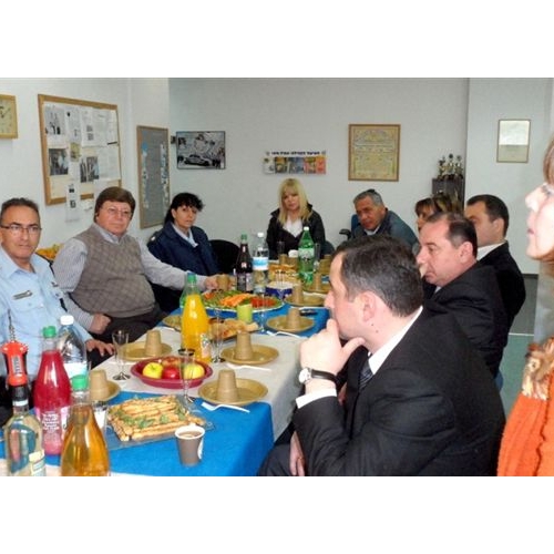 תמונות משלחת מהעיר זסטפוני בגיאורגיה בביקור בנקודת המשטרה בקרית ביאליק