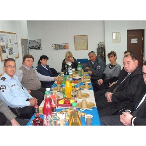 תמונות משלחת מהעיר זסטפוני בגיאורגיה בביקור בנקודת המשטרה בקרית ביאליק