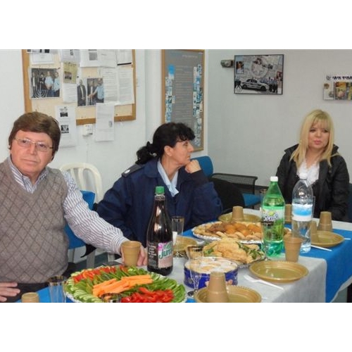 תמונות משלחת מהעיר זסטפוני בגיאורגיה בביקור בנקודת המשטרה בקרית ביאליק