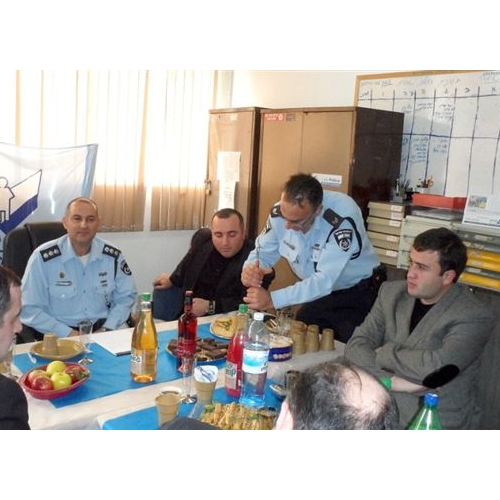 תמונות משלחת מהעיר זסטפוני בגיאורגיה בביקור בנקודת המשטרה בקרית ביאליק