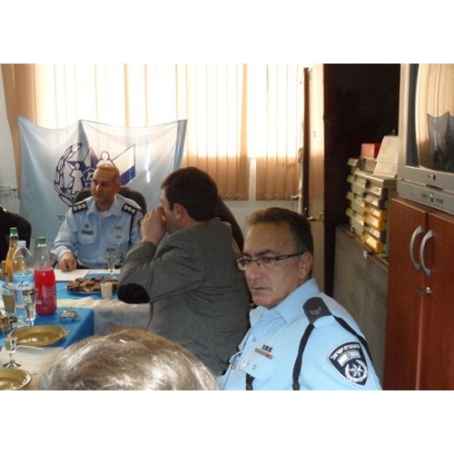 תמונות משלחת מהעיר זסטפוני בגיאורגיה בביקור בנקודת המשטרה בקרית ביאליק
