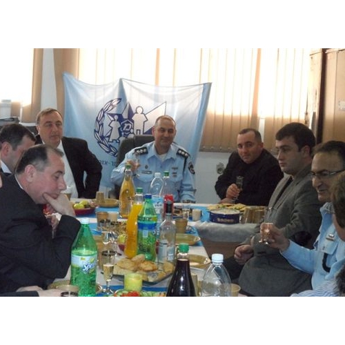 תמונות משלחת מהעיר זסטפוני בגיאורגיה בביקור בנקודת המשטרה בקרית ביאליק
