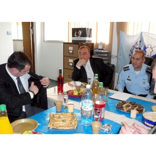תמונות משלחת מהעיר זסטפוני בגיאורגיה בביקור בנקודת המשטרה בקרית ביאליק
