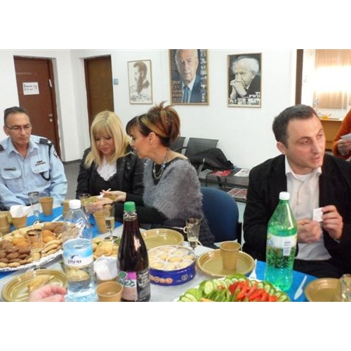 תמונות משלחת מהעיר זסטפוני בגיאורגיה בביקור בנקודת המשטרה בקרית ביאליק