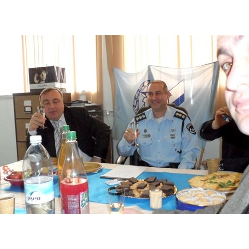 תמונות משלחת מהעיר זסטפוני בגיאורגיה בביקור בנקודת המשטרה בקרית ביאליק