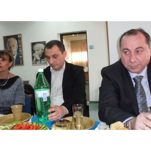תמונות משלחת מהעיר זסטפוני בגיאורגיה בביקור בנקודת המשטרה בקרית ביאליק