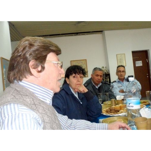 תמונות משלחת מהעיר זסטפוני בגיאורגיה בביקור בנקודת המשטרה בקרית ביאליק