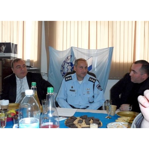 תמונות משלחת מהעיר זסטפוני בגיאורגיה בביקור בנקודת המשטרה בקרית ביאליק
