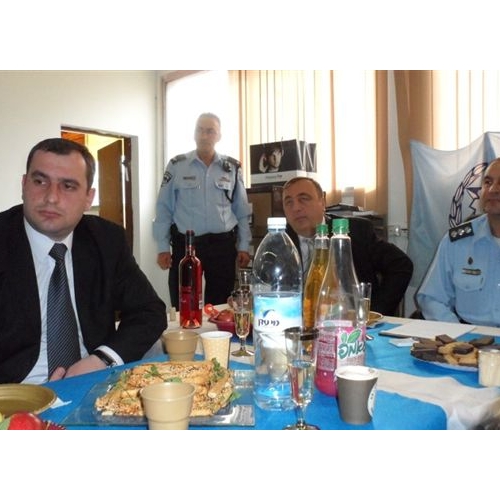 תמונות משלחת מהעיר זסטפוני בגיאורגיה בביקור בנקודת המשטרה בקרית ביאליק