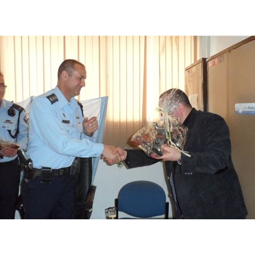 תמונות משלחת מהעיר זסטפוני בגיאורגיה בביקור בנקודת המשטרה בקרית ביאליק