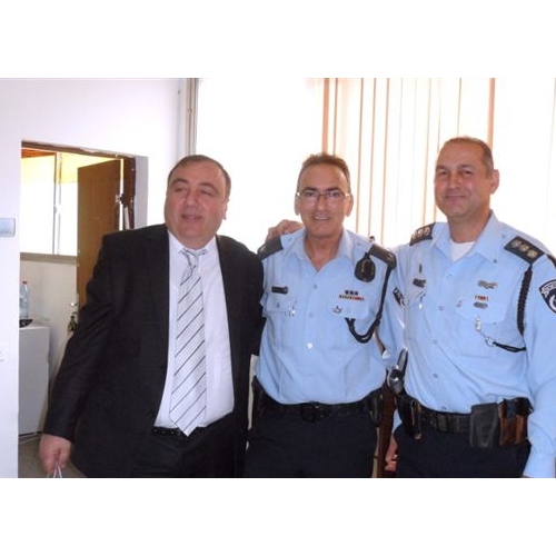 תמונות משלחת מהעיר זסטפוני בגיאורגיה בביקור בנקודת המשטרה בקרית ביאליק