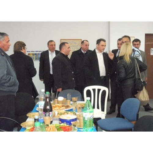 תמונות משלחת מהעיר זסטפוני בגיאורגיה בביקור בנקודת המשטרה בקרית ביאליק